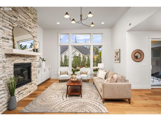 8937 Nw LOVEJOY St, Portland, OR 97229