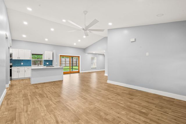 1146 NW 10th Street, Boynton Beach, FL 33426