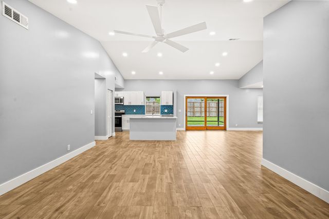 1146 NW 10th Street, Boynton Beach, FL 33426