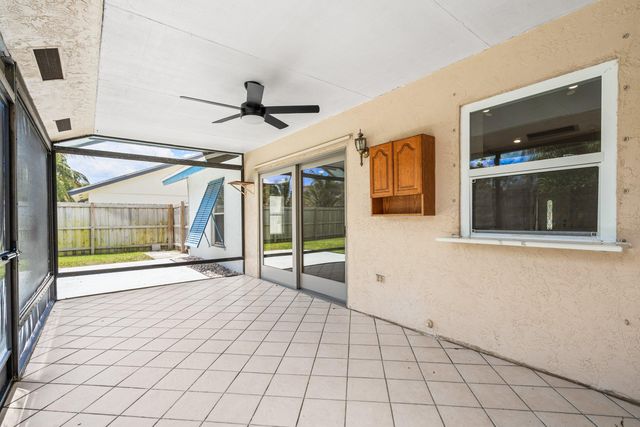 1146 NW 10th Street, Boynton Beach, FL 33426