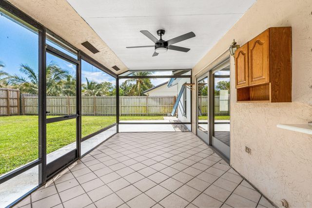 1146 NW 10th Street, Boynton Beach, FL 33426