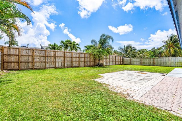 1146 NW 10th Street, Boynton Beach, FL 33426