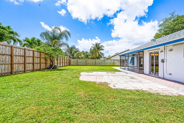 1146 NW 10th Street, Boynton Beach, FL 33426