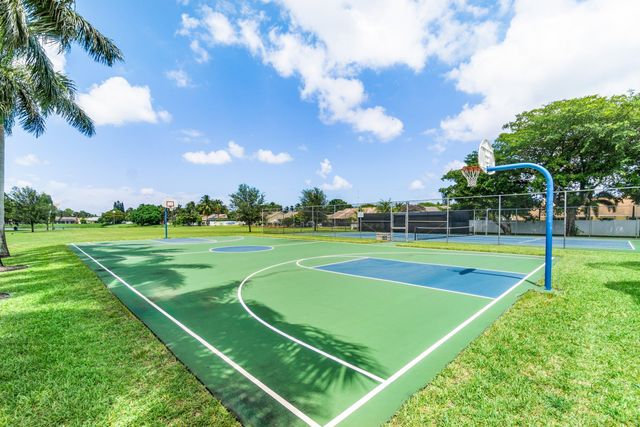 1146 NW 10th Street, Boynton Beach, FL 33426