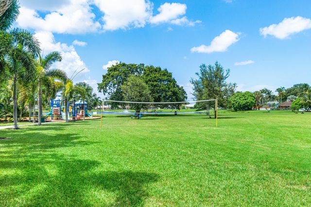 1146 NW 10th Street, Boynton Beach, FL 33426