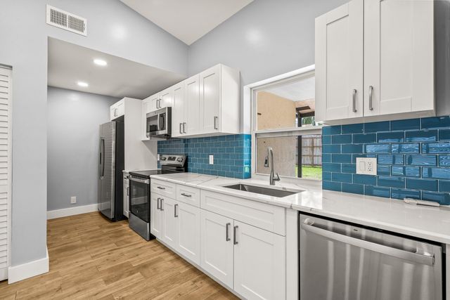 1146 NW 10th Street, Boynton Beach, FL 33426