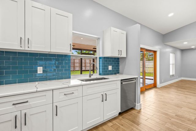 1146 NW 10th Street, Boynton Beach, FL 33426