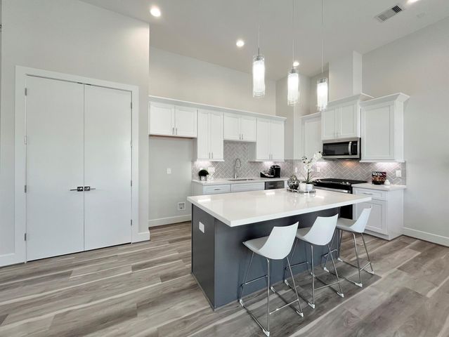 8318 Curry Road, Houston, TX 77093