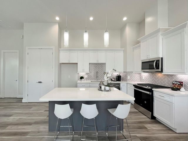 8318 Curry Road, Houston, TX 77093