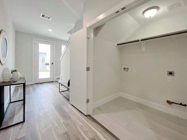 8318 Curry Road, Houston, TX 77093