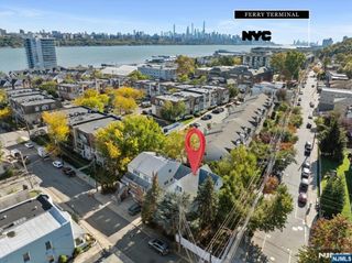 46 Garden Place, Edgewater, NJ 07020