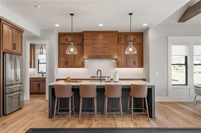 12402 W 170th Terrace, Overland Park, KS 66221