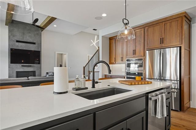 12402 W 170th Terrace, Overland Park, KS 66221