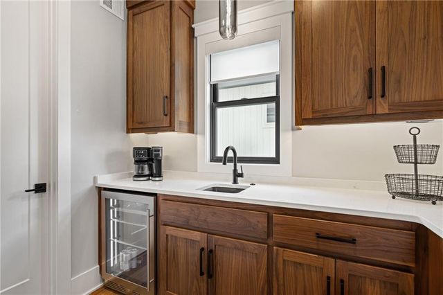 12402 W 170th Terrace, Overland Park, KS 66221