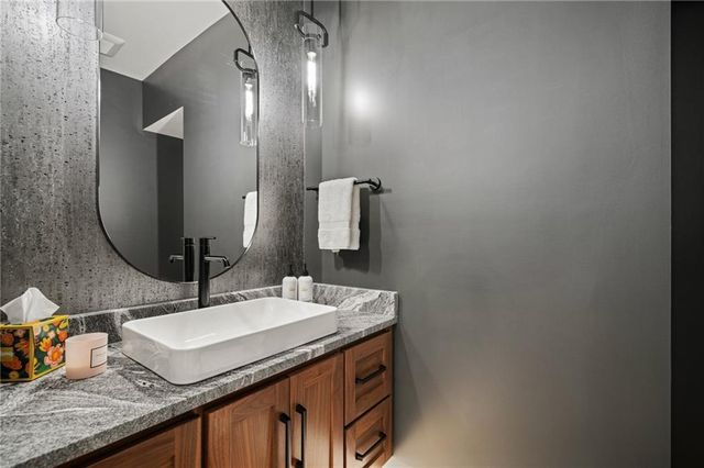 12402 W 170th Terrace, Overland Park, KS 66221