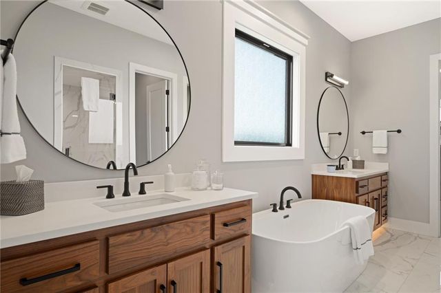 12402 W 170th Terrace, Overland Park, KS 66221