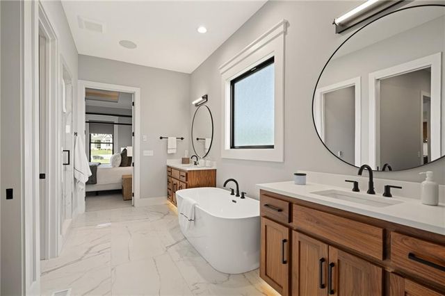 12402 W 170th Terrace, Overland Park, KS 66221