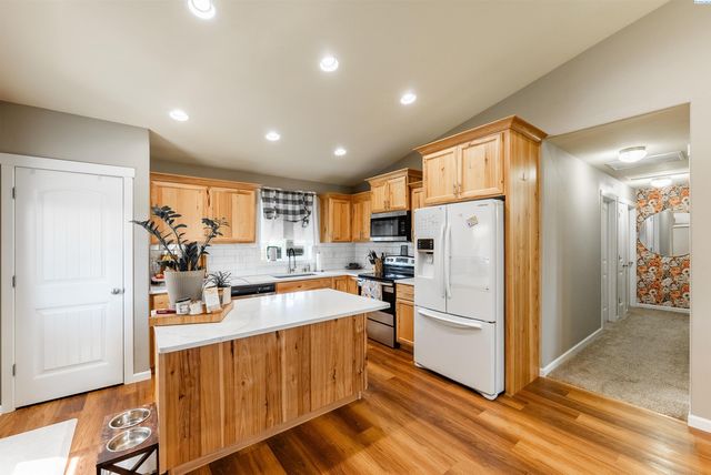 428 Fortaleza Ln, Pasco, WA 99301