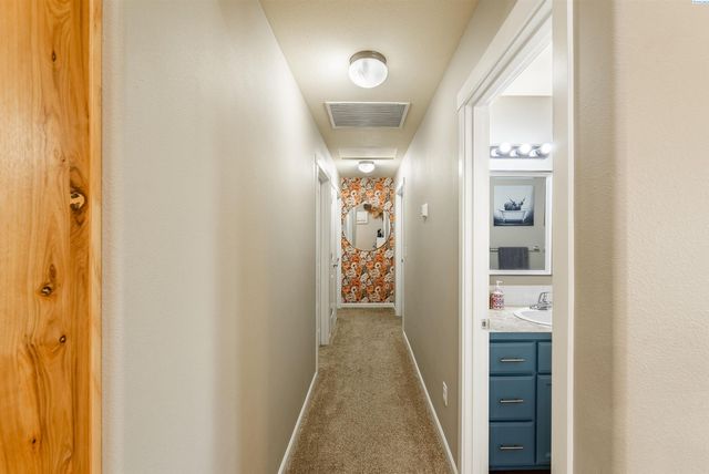 428 Fortaleza Ln, Pasco, WA 99301