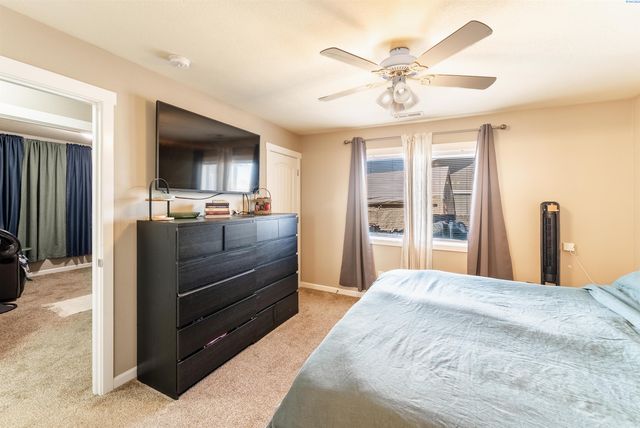 428 Fortaleza Ln, Pasco, WA 99301