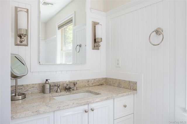 11 Hildreth Road, Hampton Bays, NY 11946