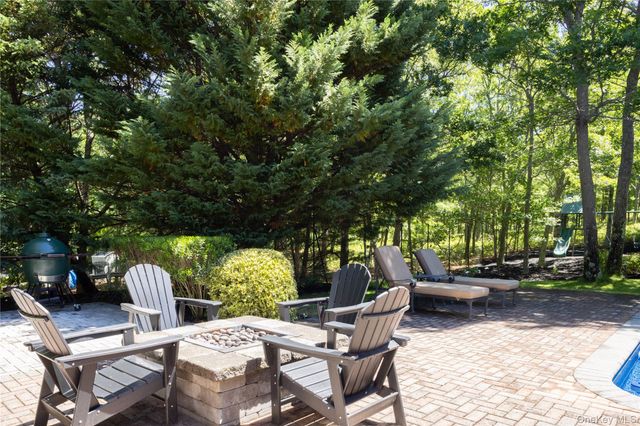 11 Hildreth Road, Hampton Bays, NY 11946