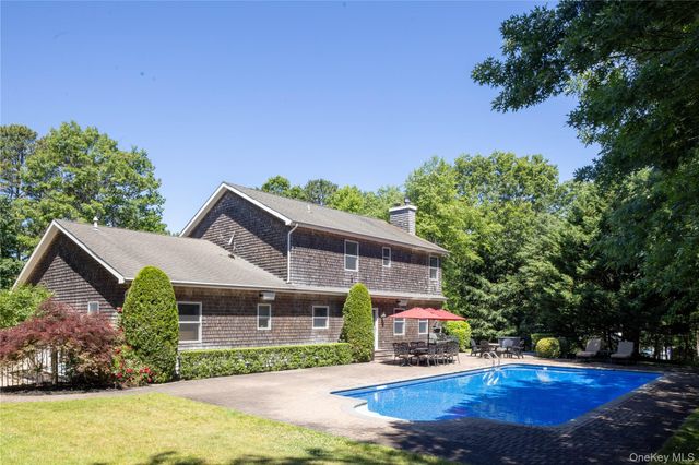11 Hildreth Road, Hampton Bays, NY 11946