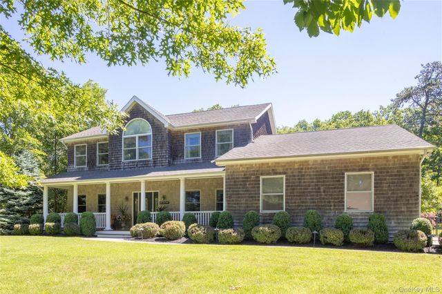 11 Hildreth Road, Hampton Bays, NY 11946