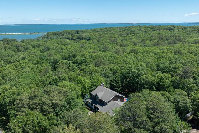 11 Hildreth Road, Hampton Bays, NY 11946