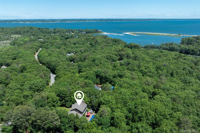 11 Hildreth Road, Hampton Bays, NY 11946