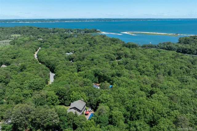 11 Hildreth Road, Hampton Bays, NY 11946