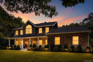 11 Hildreth Road, Hampton Bays, NY 11946