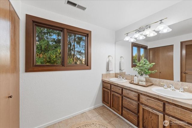 807 7th Avenue N, Edmonds, WA 98020