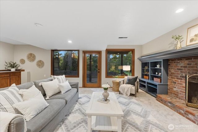 807 7th Avenue N, Edmonds, WA 98020