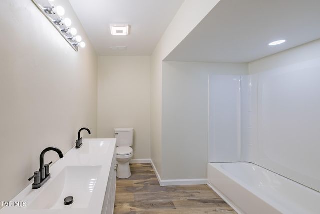 1310 Saint Louis St Street, Johnson City, TN 37601