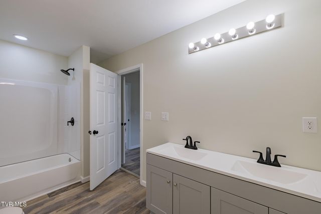 1310 Saint Louis St Street, Johnson City, TN 37601