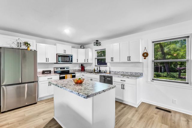 227 Staggs Dr, Portland, TN 37148