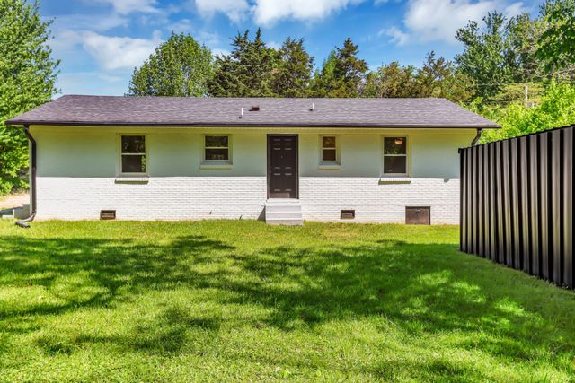 227 Staggs Dr, Portland, TN 37148