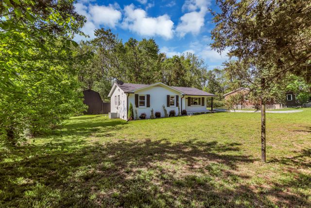 227 Staggs Dr, Portland, TN 37148