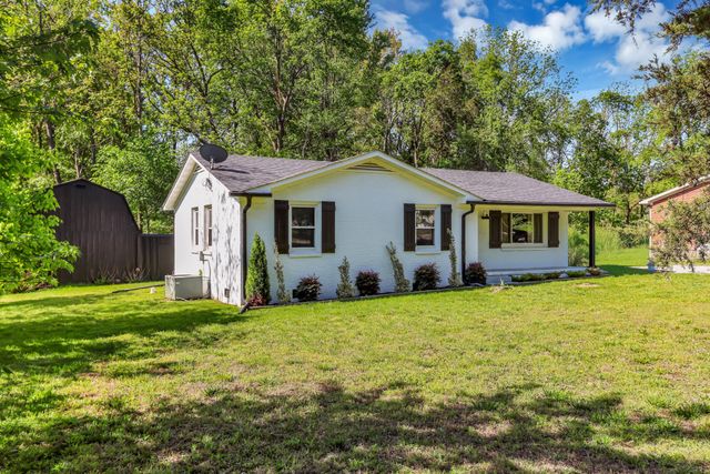 227 Staggs Dr, Portland, TN 37148