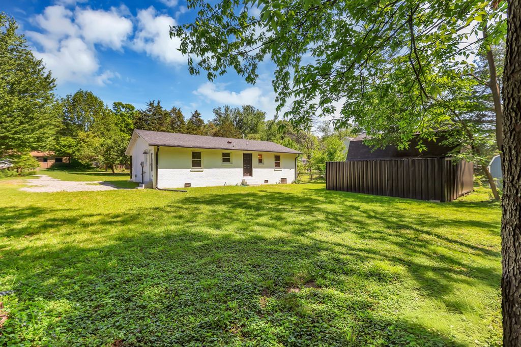 227 Staggs Dr, Portland, TN 37148