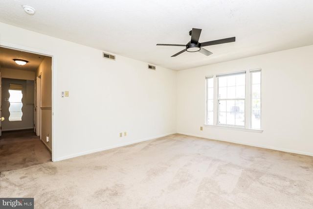 17 KENWOOD DR, Sicklerville, NJ 08081