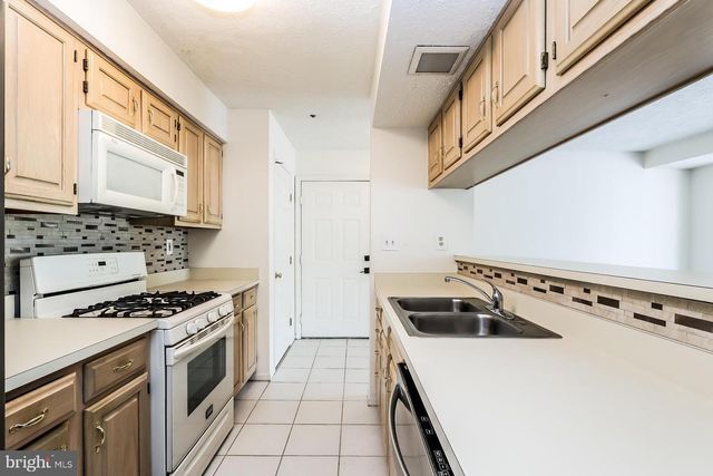 17 KENWOOD DR, Sicklerville, NJ 08081