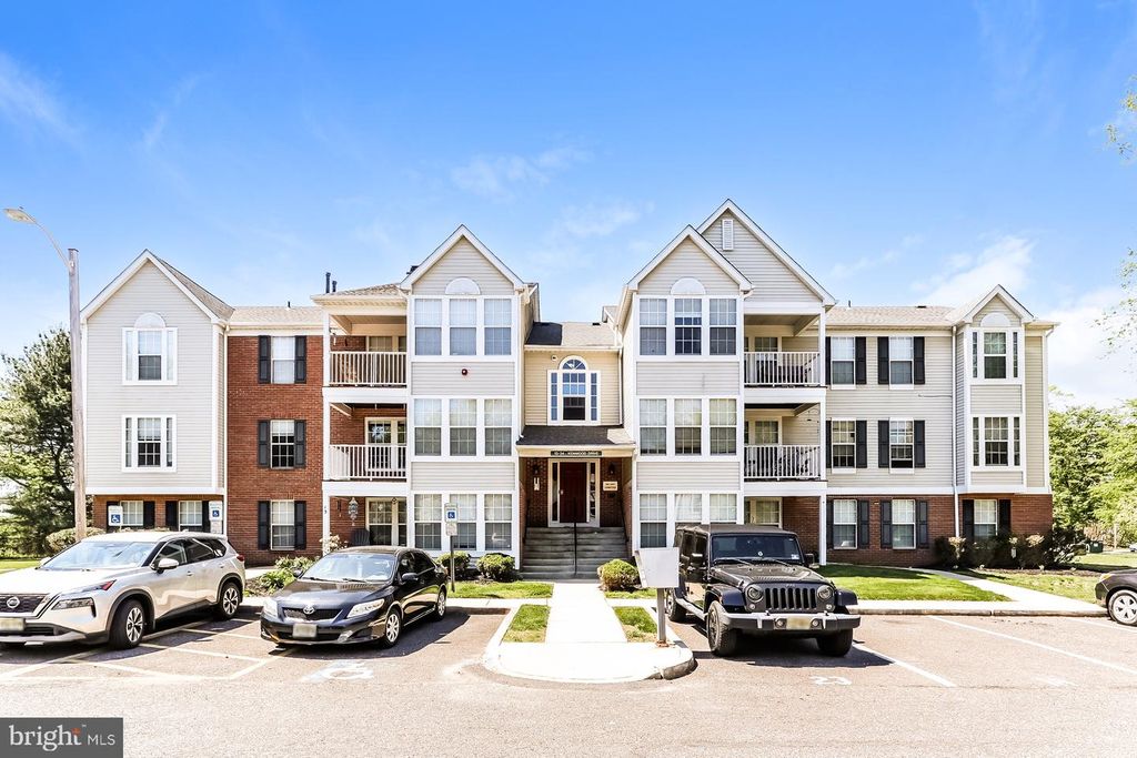 17 KENWOOD DR, Sicklerville, NJ 08081