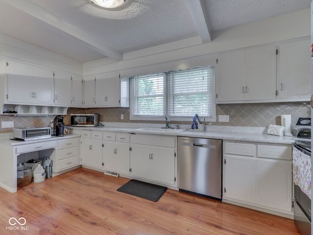 360 Pleasantview Boulevard, Greenwood, IN 46142