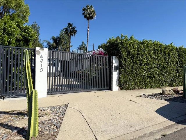 6910 Laramie, Winnetka, CA 91306