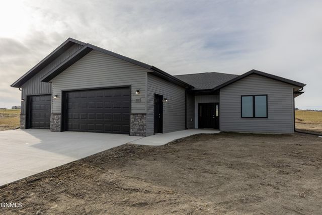 3607 Silver Leaf Avenue NW, Mandan, ND 58554 property photo