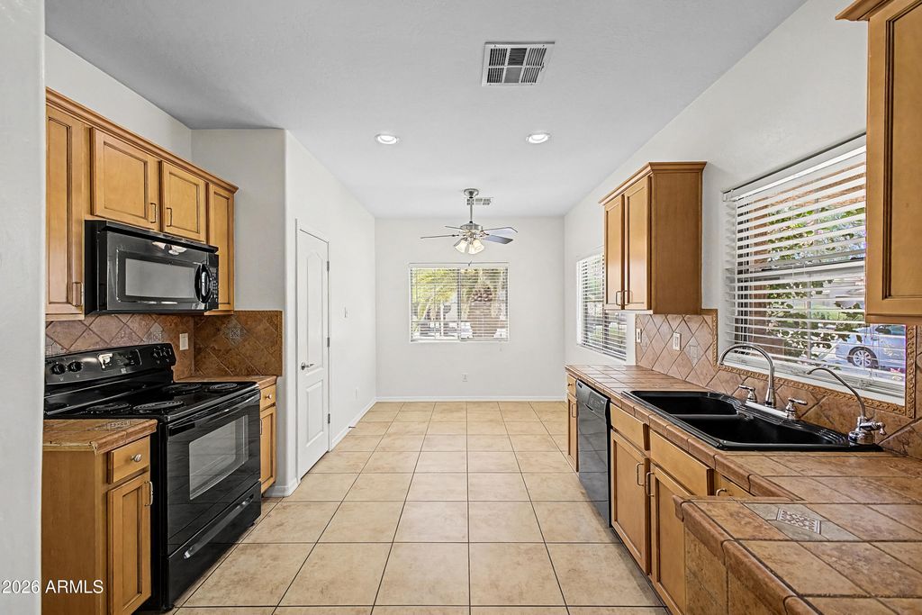 100 W DANA Drive W, San Tan Valley, AZ 85143 — photo 5