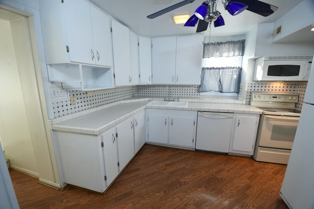 27877 County Road 375, Paw Paw, MI 49079