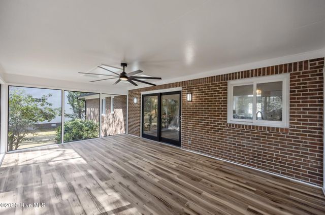 1206 Crows Nest Court, New Bern, NC 28560